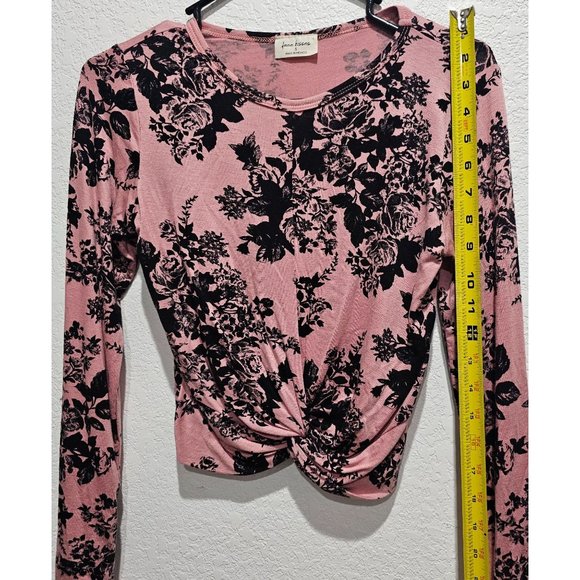 Free Kisses Floral Pink and Black CropTop Lightweight Size Small - Picture 2 of 5